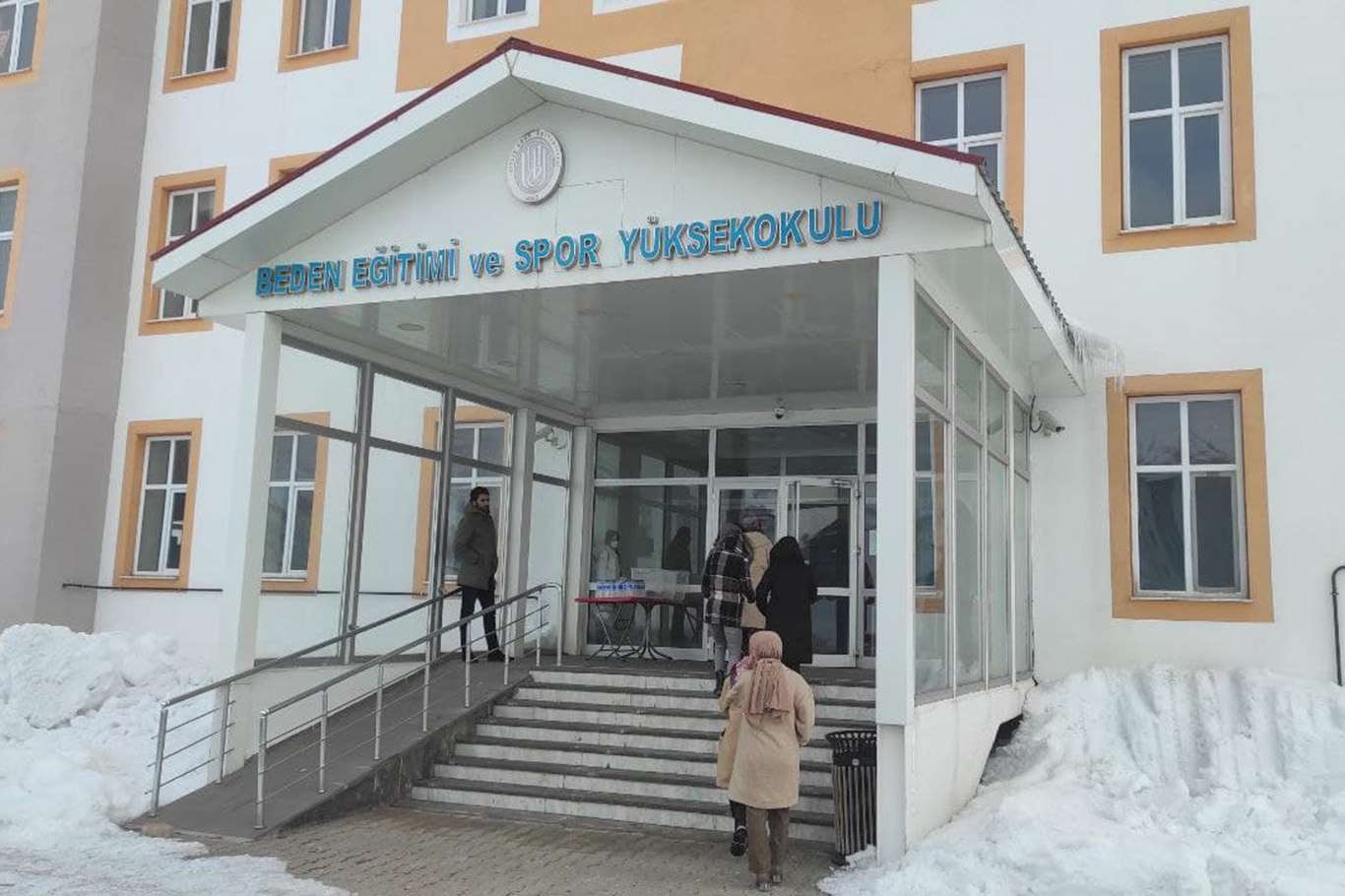 AÖF Güz Dönemi Dönem Sonu Sınavları'nın ilk oturumu başladı AÖF Güz Dönemi Dönem Sonu Sınavları'nın ilk oturumu başladı